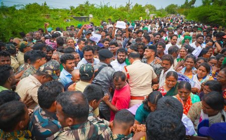 ఇండో సోలార్ వద్దు పొలం ముద్దు అంటూ కరేడు గ్రామస్తులు నిరసన