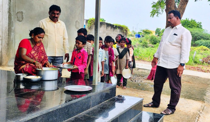 పాఠశాల విద్యార్థులకు పోషకకాలతో కూడిన ఆహారం