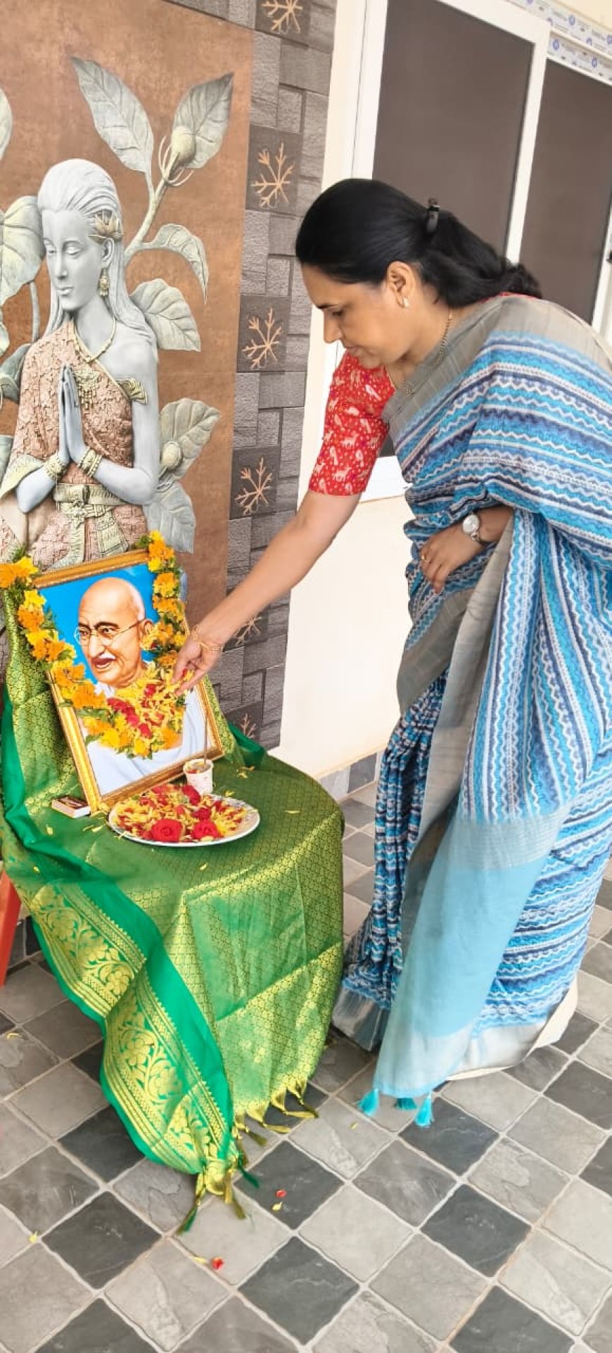 స్మార్ట్ జెనే స్కూల్లో అమరవీరులకు నివాళి