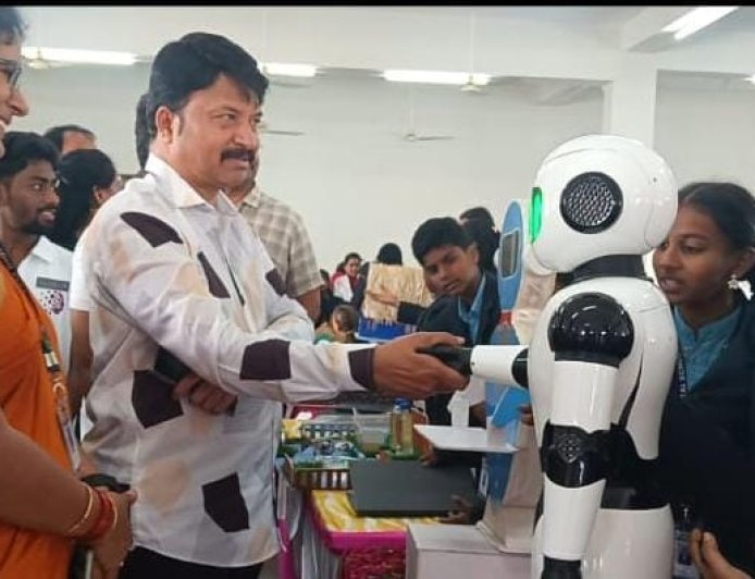 సైన్స్ ఎక్స్పో ను ప్రదర్శించిన గీతం స్కూల్ విద్యార్థులు