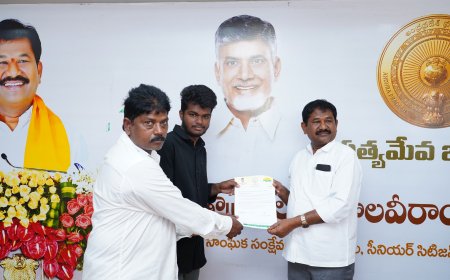తూర్పు నాయుడుపాలెం క్యాంపు కార్యాలయంలో సీఎం.ఆర్.ఎఫ్  చెక్కులు పంపిణీ చేసిన మంత్రి డిఎస్ బీవీ స్వామి