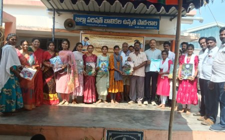 మందలపు ఫౌండేషన్ ద్వారా పదవ తరగతి పరీక్షలకు హాజరవుతున్న విద్యార్థులకు పరీక్షా సామాగ్రి పంపిణీ..