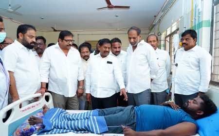 బుస్సు ప్రమాద క్షతగాత్రులను పరామర్శ