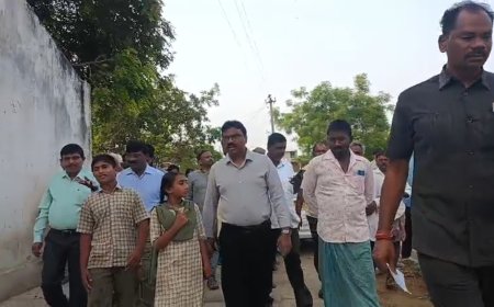 స్కూలుకు వెళ్లే విద్యార్థులకు ముస్తాబు పథకం