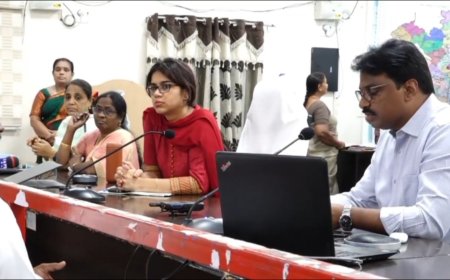 20-04-2026 మీకోసం కార్యక్రమంలో ప్రజల నుండి అర్జీలు స్వీకరిస్తున్న జిల్లా కలెక్టర్..