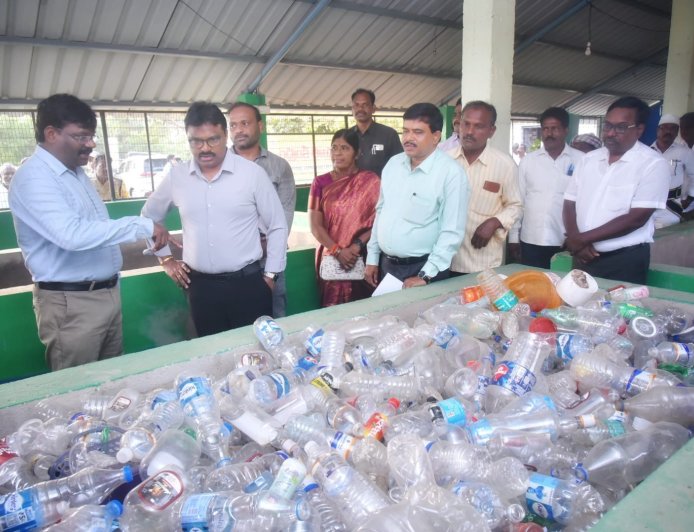 చెత్త నుంచి సంపద తయారీ కేంద్రాన్ని పరిశీలించిన కలెక్టర్