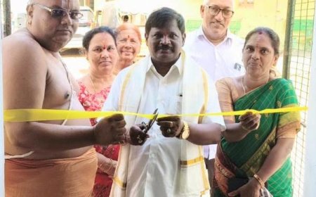 పూజ సామగ్రి దుకాణమును ప్రారంభించిన  ధర్మకర్తల మండలి చైర్మన్ శ్రీ సన్నె బోయిన శ్రీనివాసులు నాయుడు