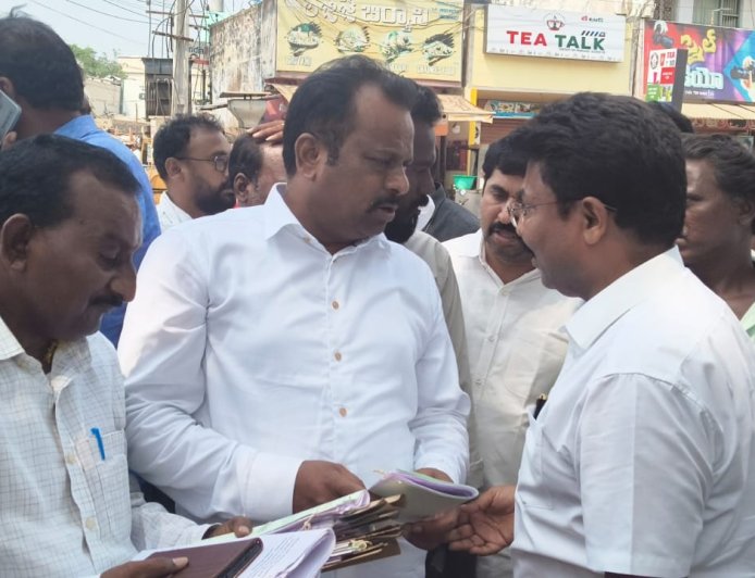 ఎంపీటీసీ నామినేషన్ల తిరస్కరణపై అప్పీళ్లు.. అభ్యర్థులకు అండగా బుర్రా మధుసూదన్ యాదవ్, ఆదిమూలపు సురేష్..